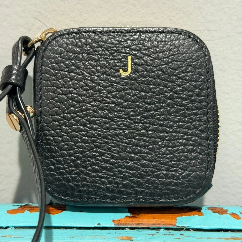 Cuyana Airpod Case Black Pebbled Leather Monogrammed J - Picture 2 of 11